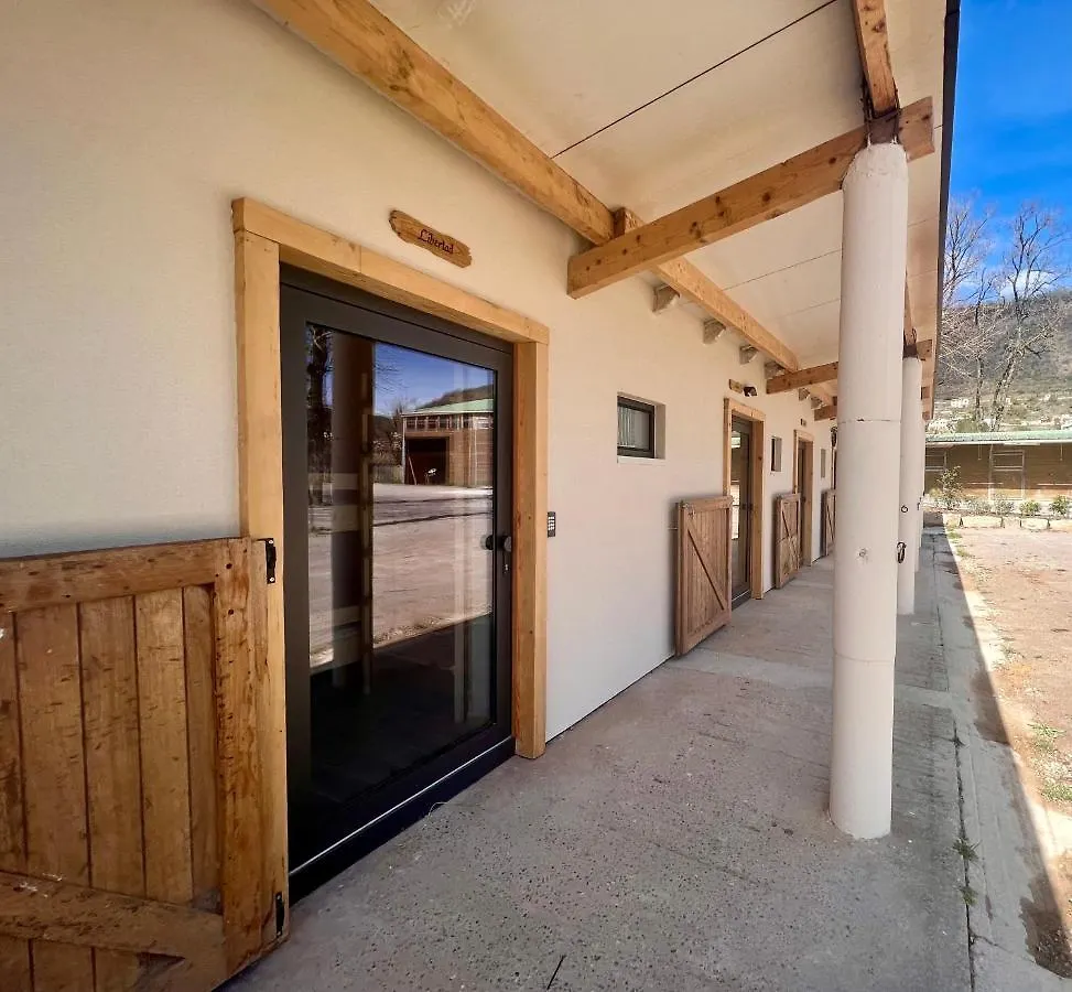 La Petite Auberge Insolite Saint-Affrique Auberge de jeunesse