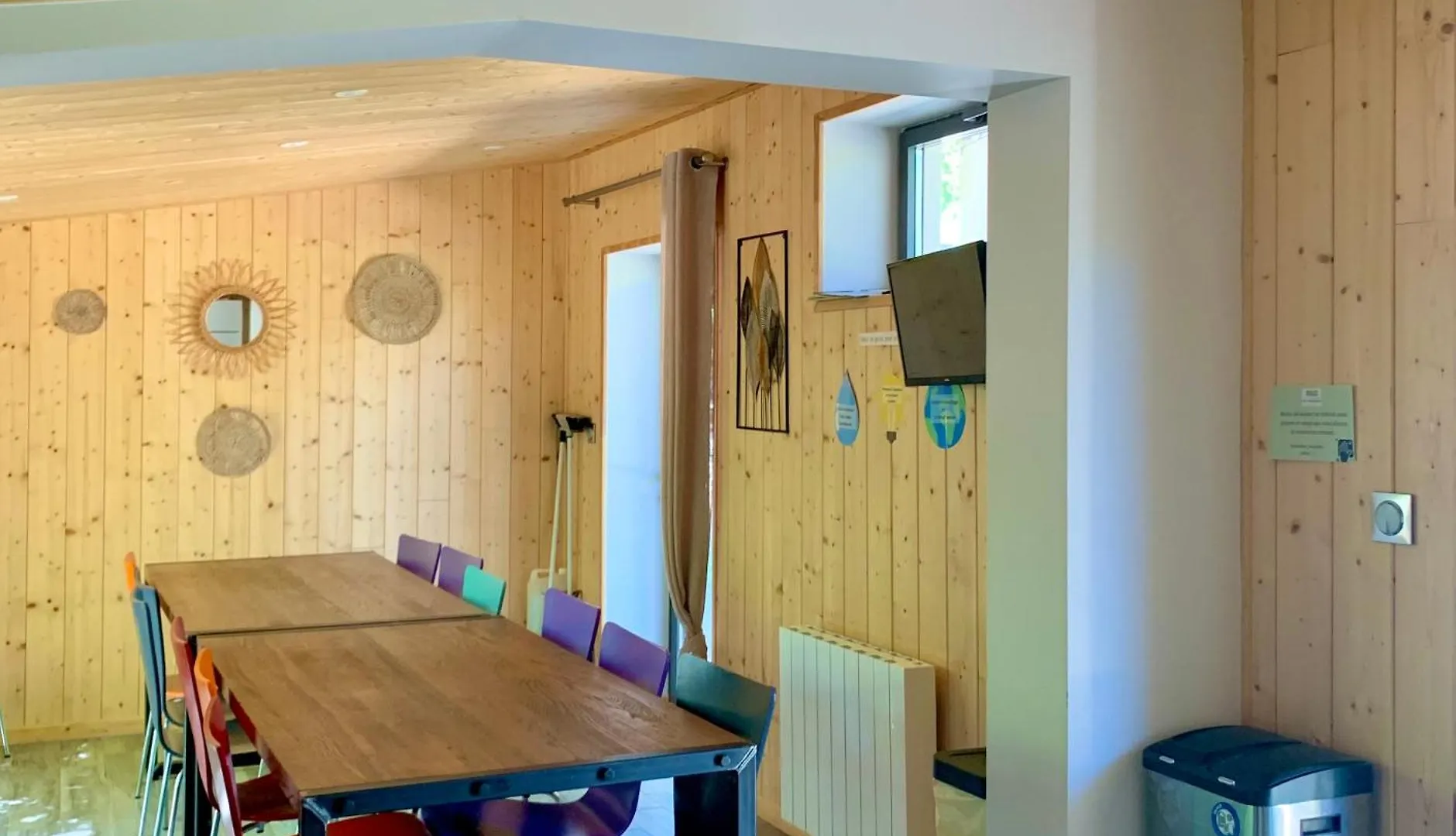 La Petite Auberge Insolite Saint-Affrique 0*,  Fransa